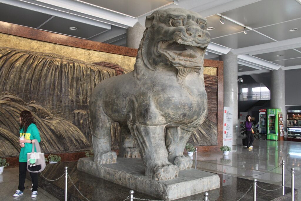 Shaanxi History Museum lobby for visitor flow planning