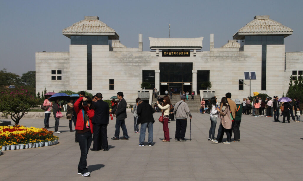 Visitors at the Terracotta Army museum for crowd avoidance route planning