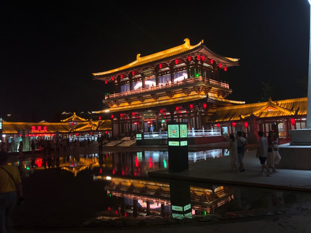 Tang-style park scenery in Xi'an for an evening route