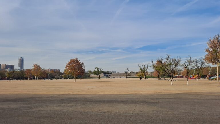 Open grounds at Daming Palace National Heritage Park in Xi an