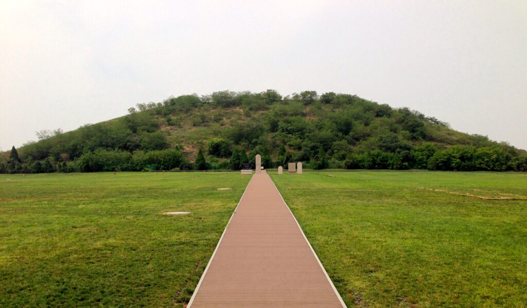 Han Yangling mausoleum mound near Xi'an