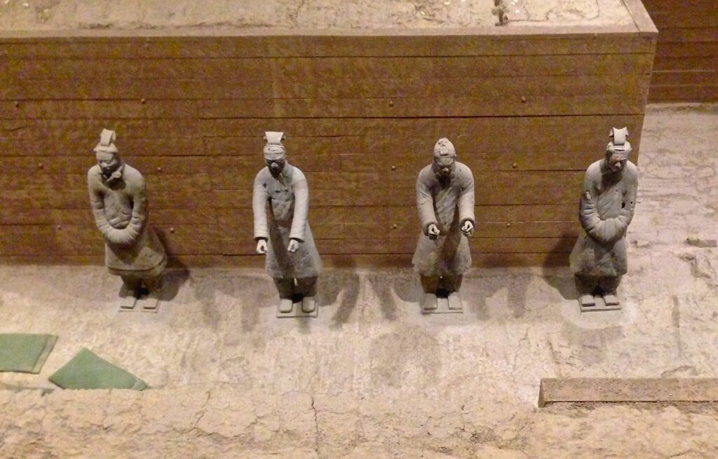 Group of Qin mausoleum civil official figures in Pit K0006