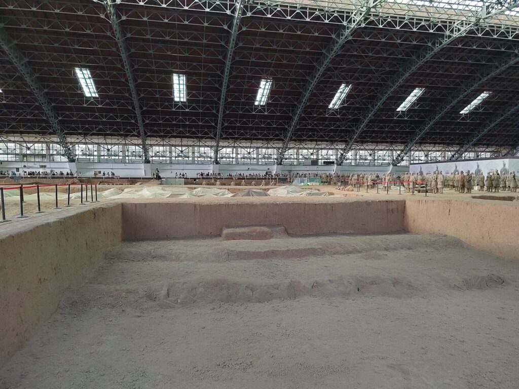 Open conservation area and earth walls in Pit 1 under the modern museum roof